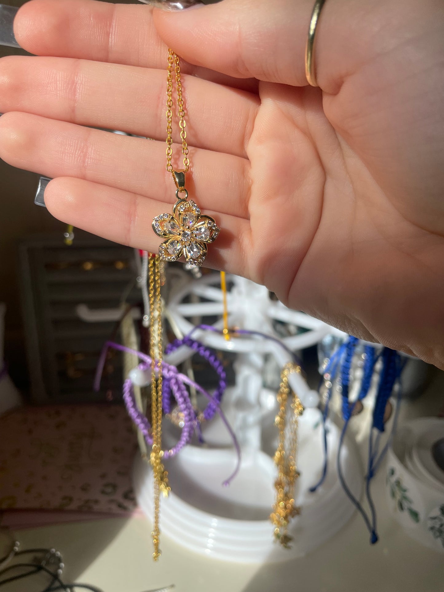 Flower Spinning Necklace